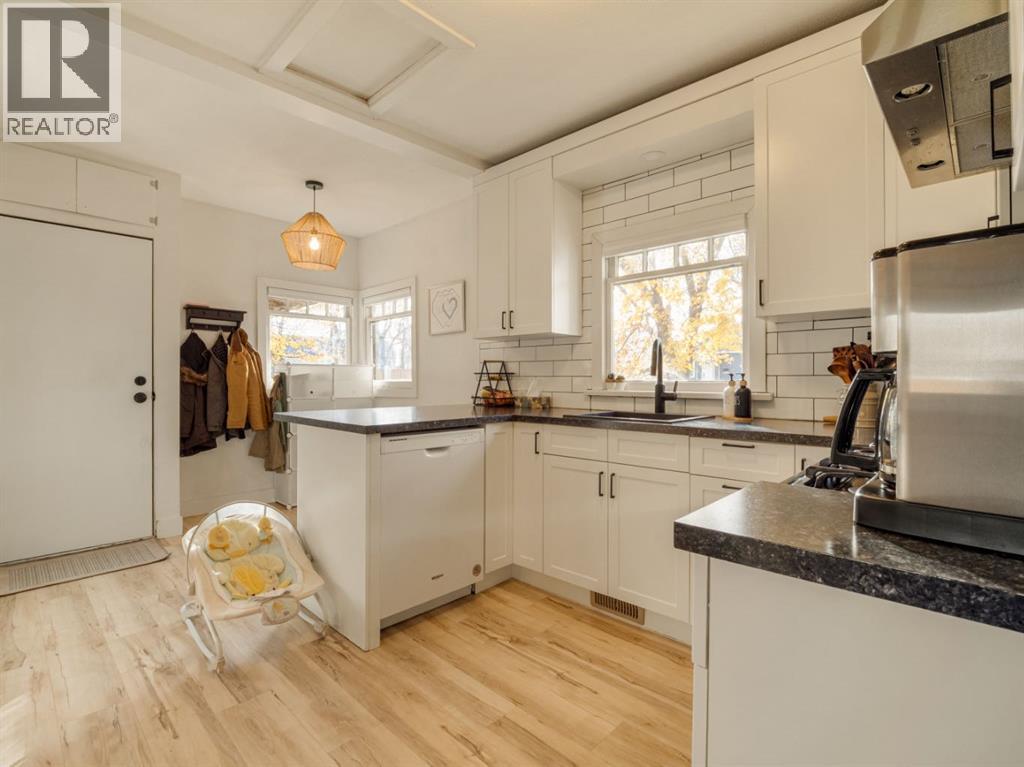 123 Noble Street, photo 10 of 31