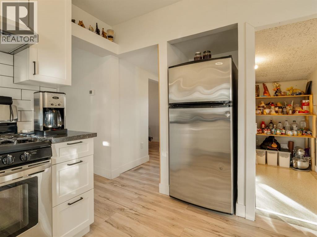 123 Noble Street, photo 11 of 31
