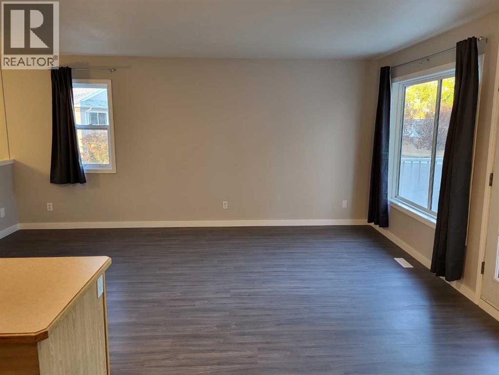 3, 236 St. James Boulevard N, Lethbridge — photo 4