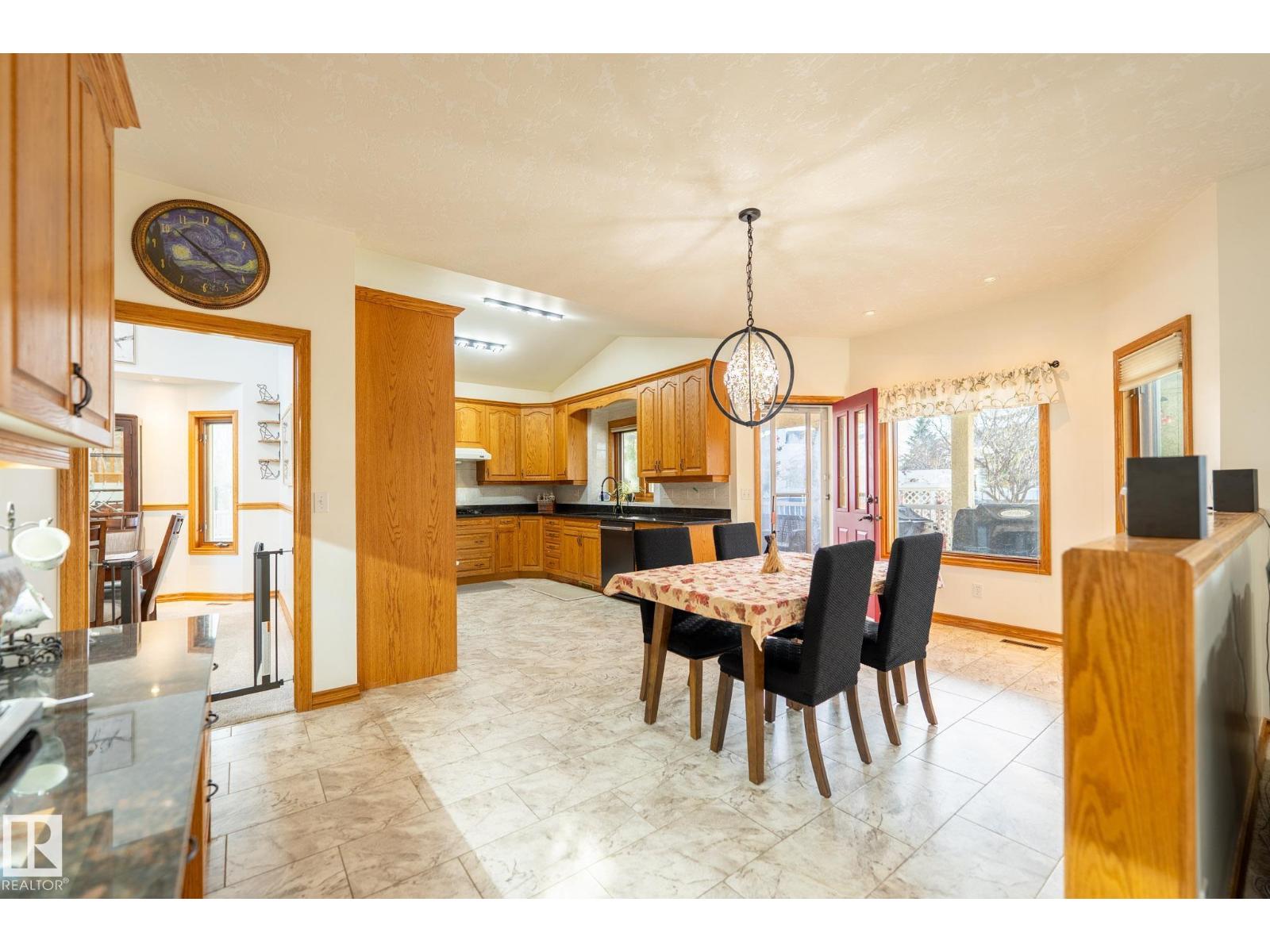 11363 10 AV NW, Edmonton — photo 23