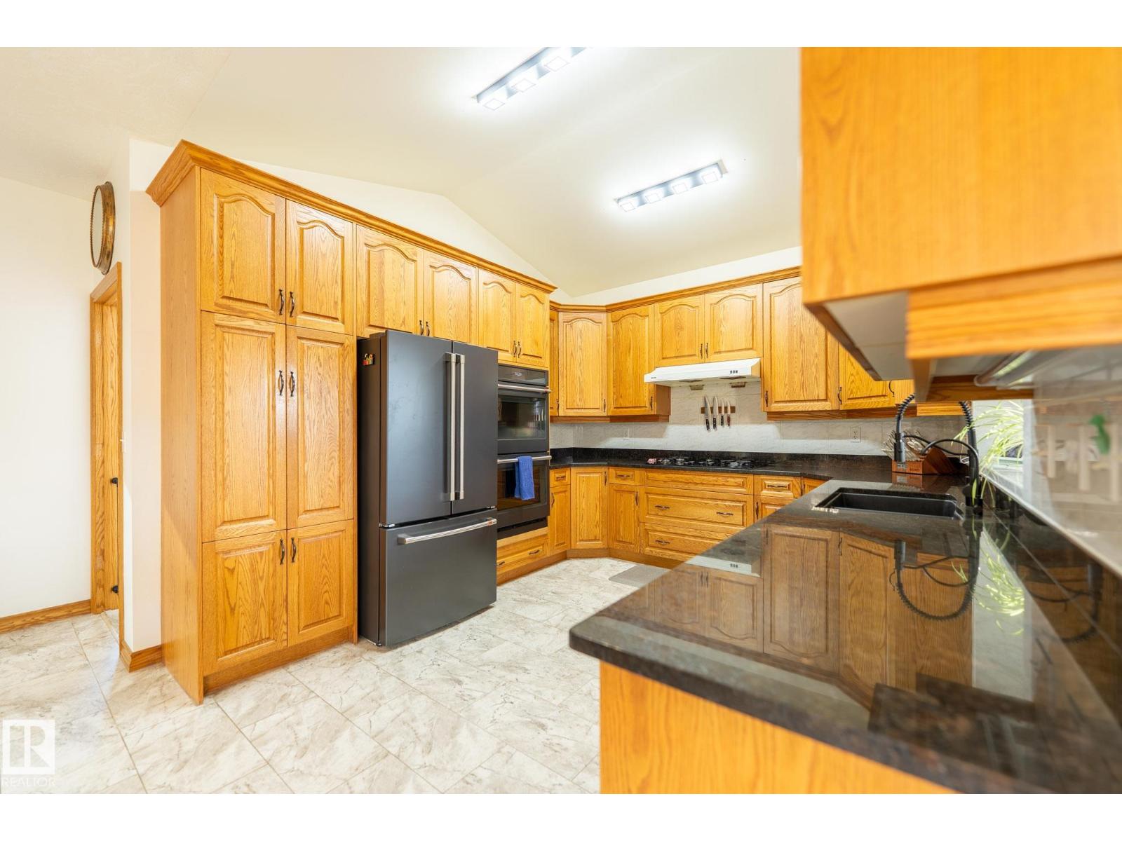 11363 10 AV NW, Edmonton — photo 25