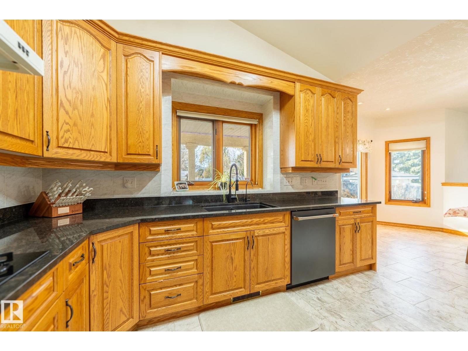 11363 10 AV NW, Edmonton — photo 30