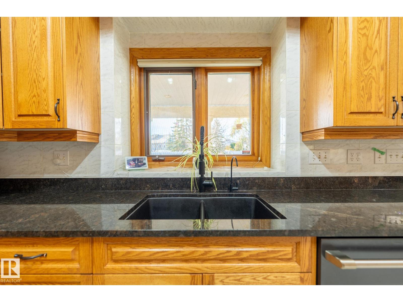11363 10 AV NW, Edmonton — photo 32