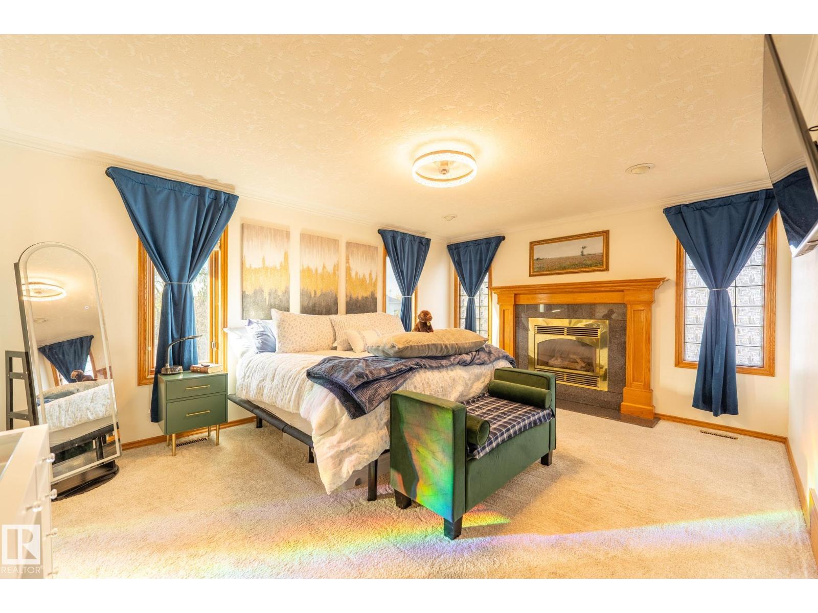 11363 10 AV NW, Edmonton — photo 36