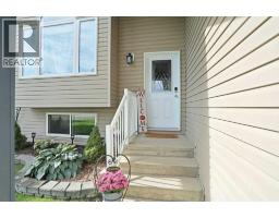227 Meadowbrook Drive, Brooks — photo 3