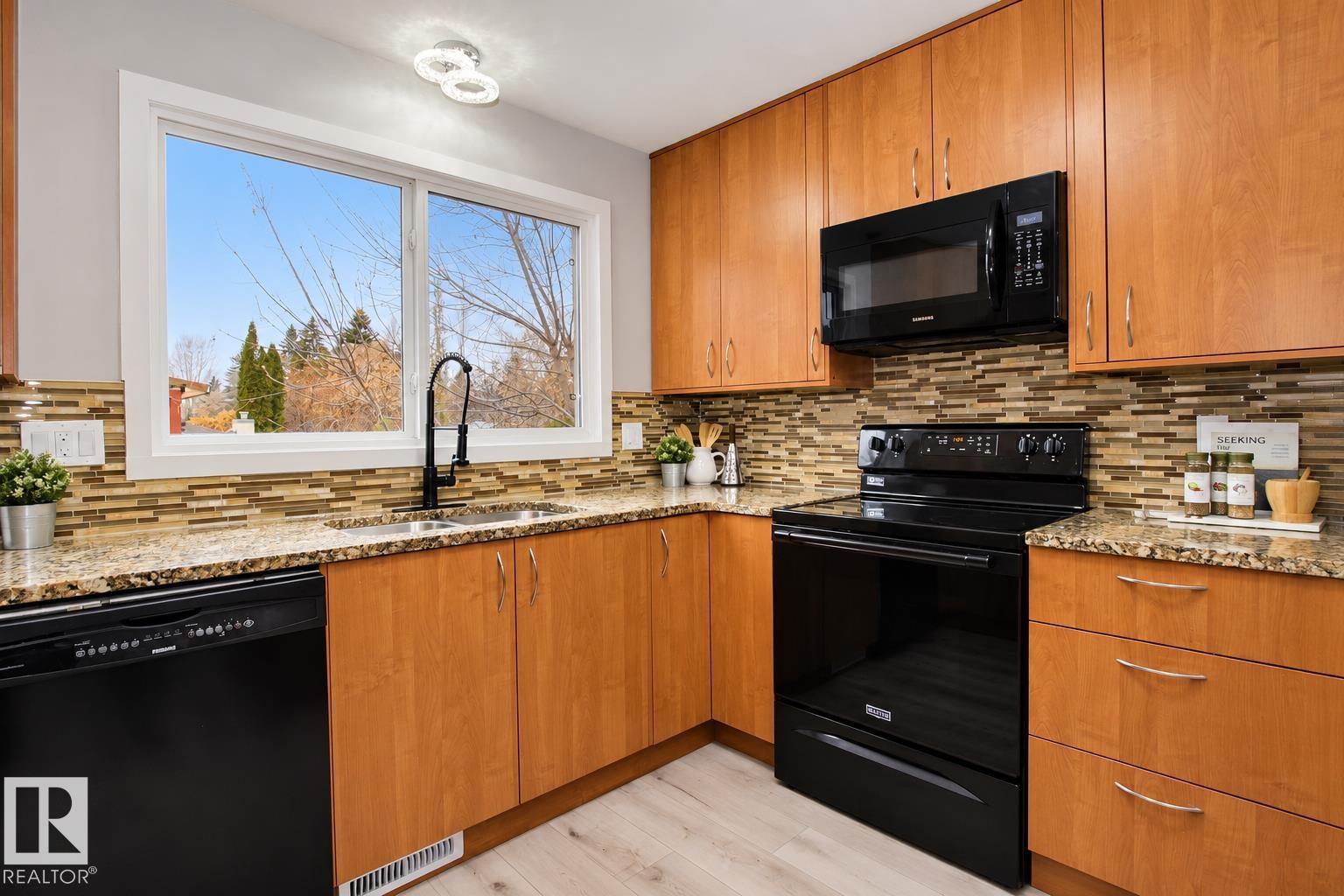 Property photograph 11 for MLS E4514643