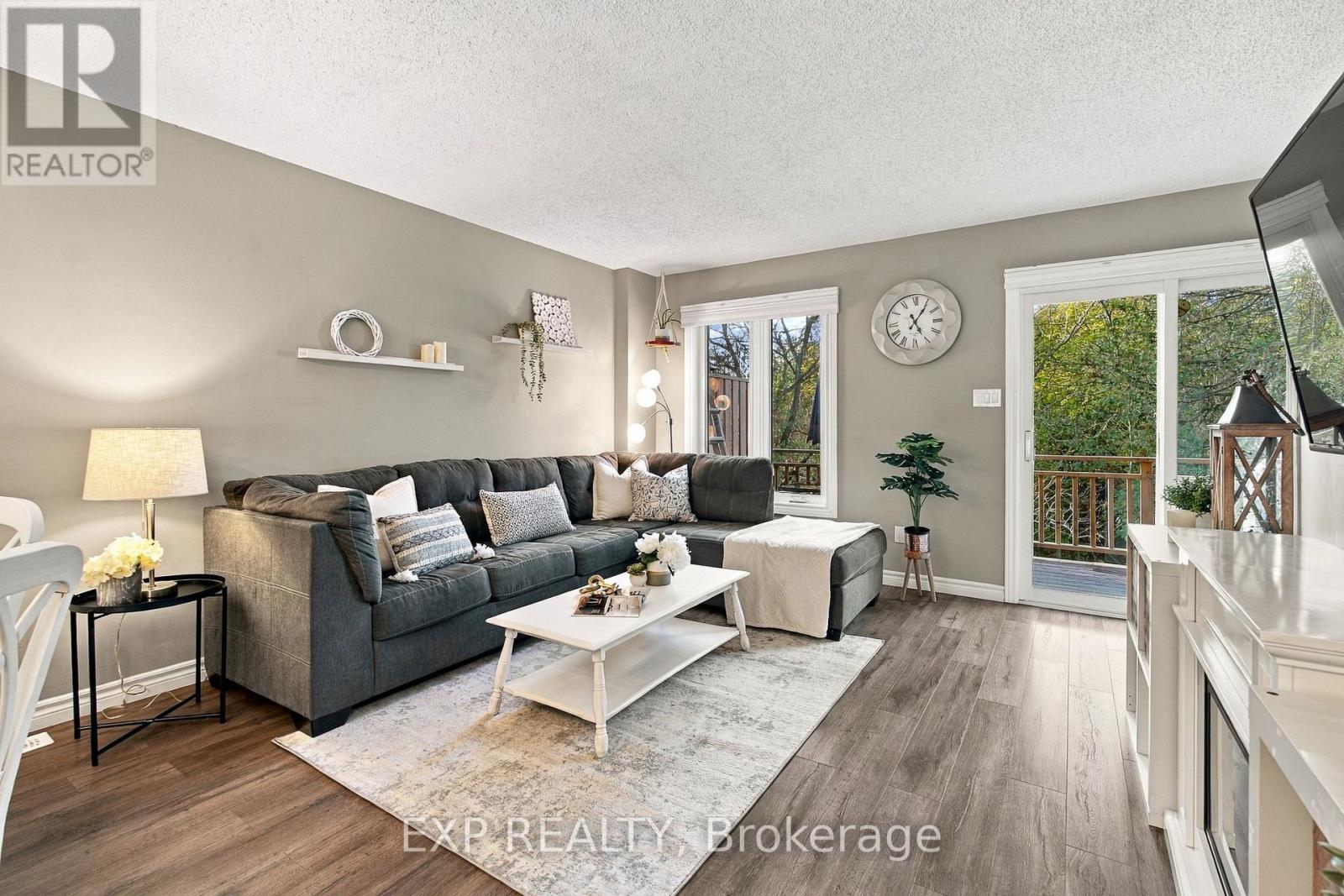 10 - 100 Inkerman Street, photo 1 of 39