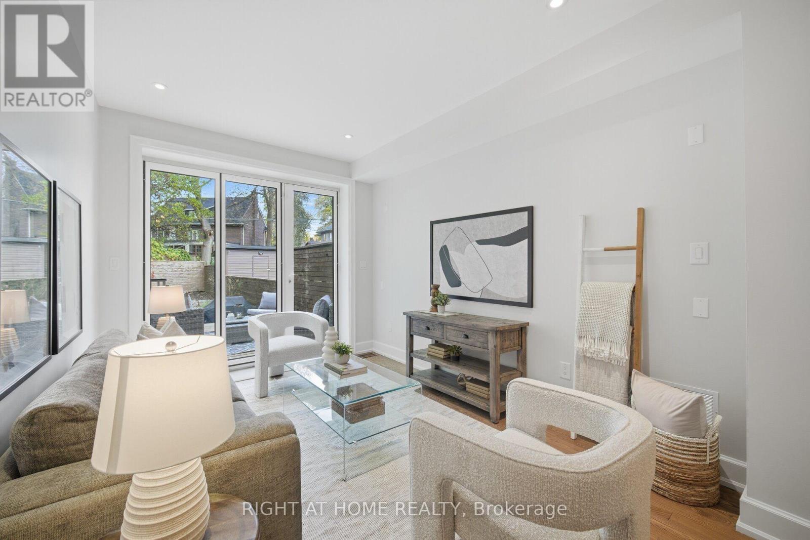 32 EASTMOUNT AVENUE - 11