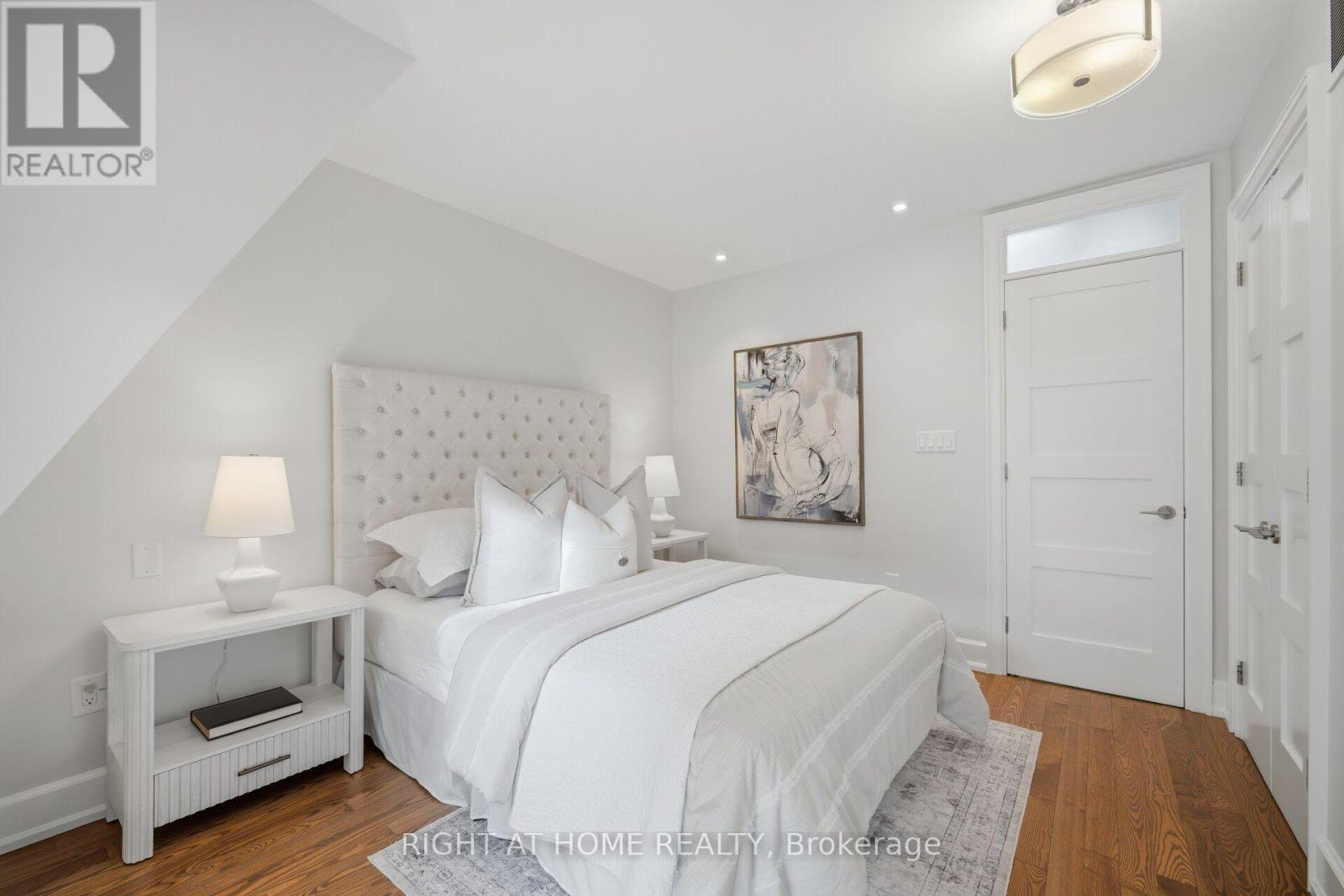 32 EASTMOUNT AVENUE - 19