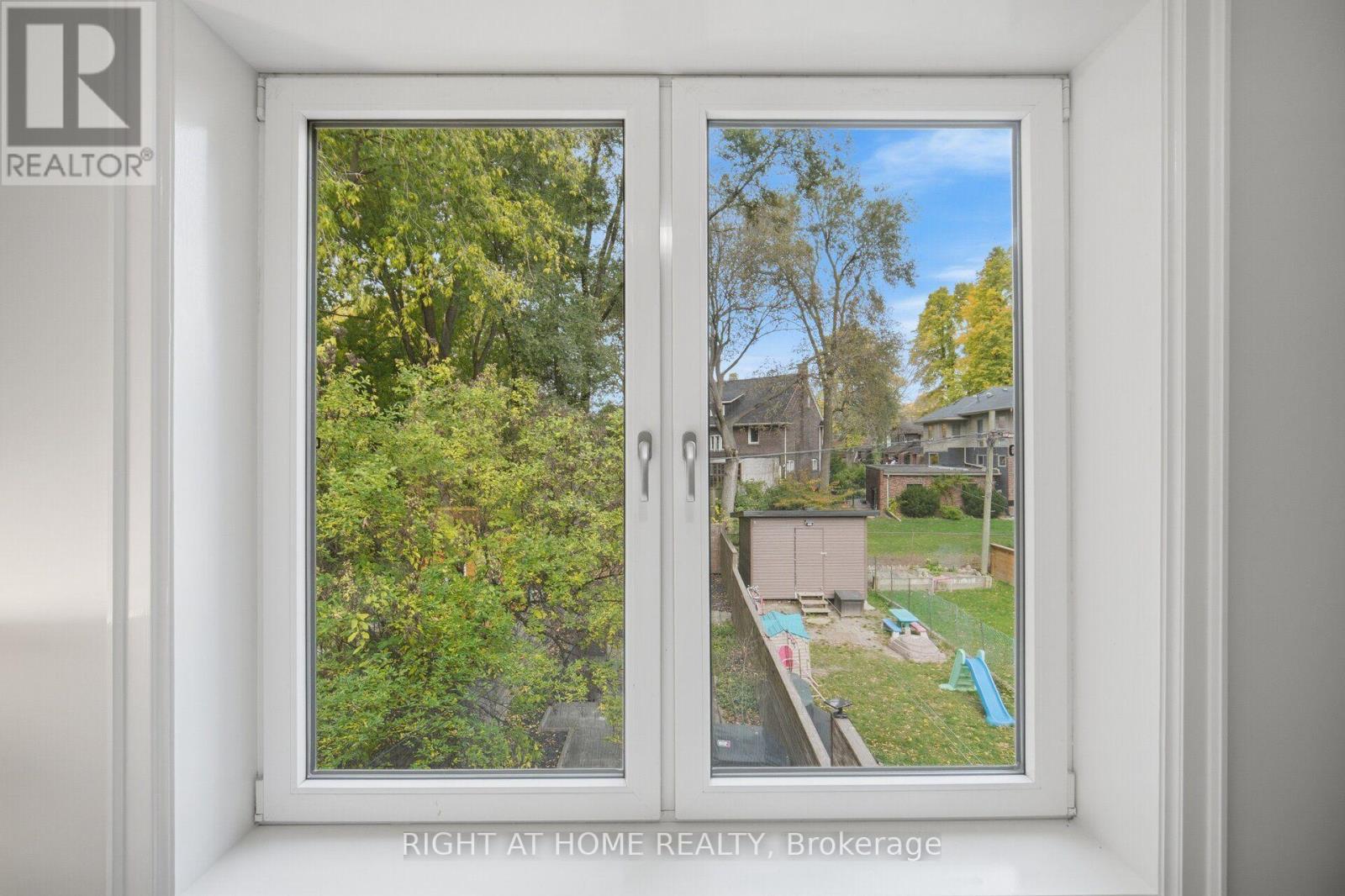 32 EASTMOUNT AVENUE - 25