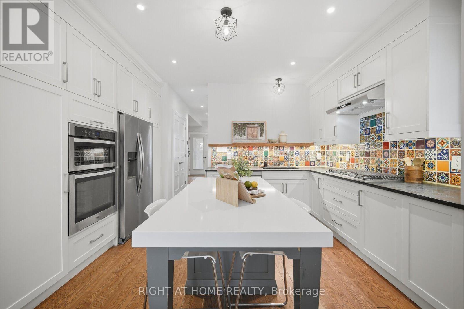 32 EASTMOUNT AVENUE - 9