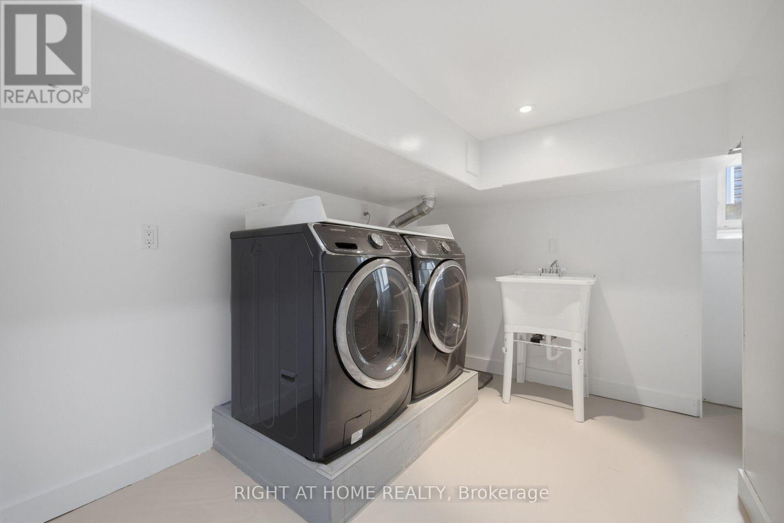 32 EASTMOUNT AVENUE - 35