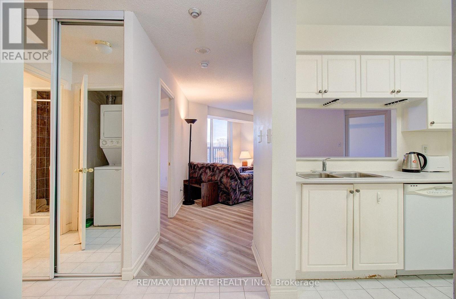 #525 1700 EGLINTON AVENUE E - 15