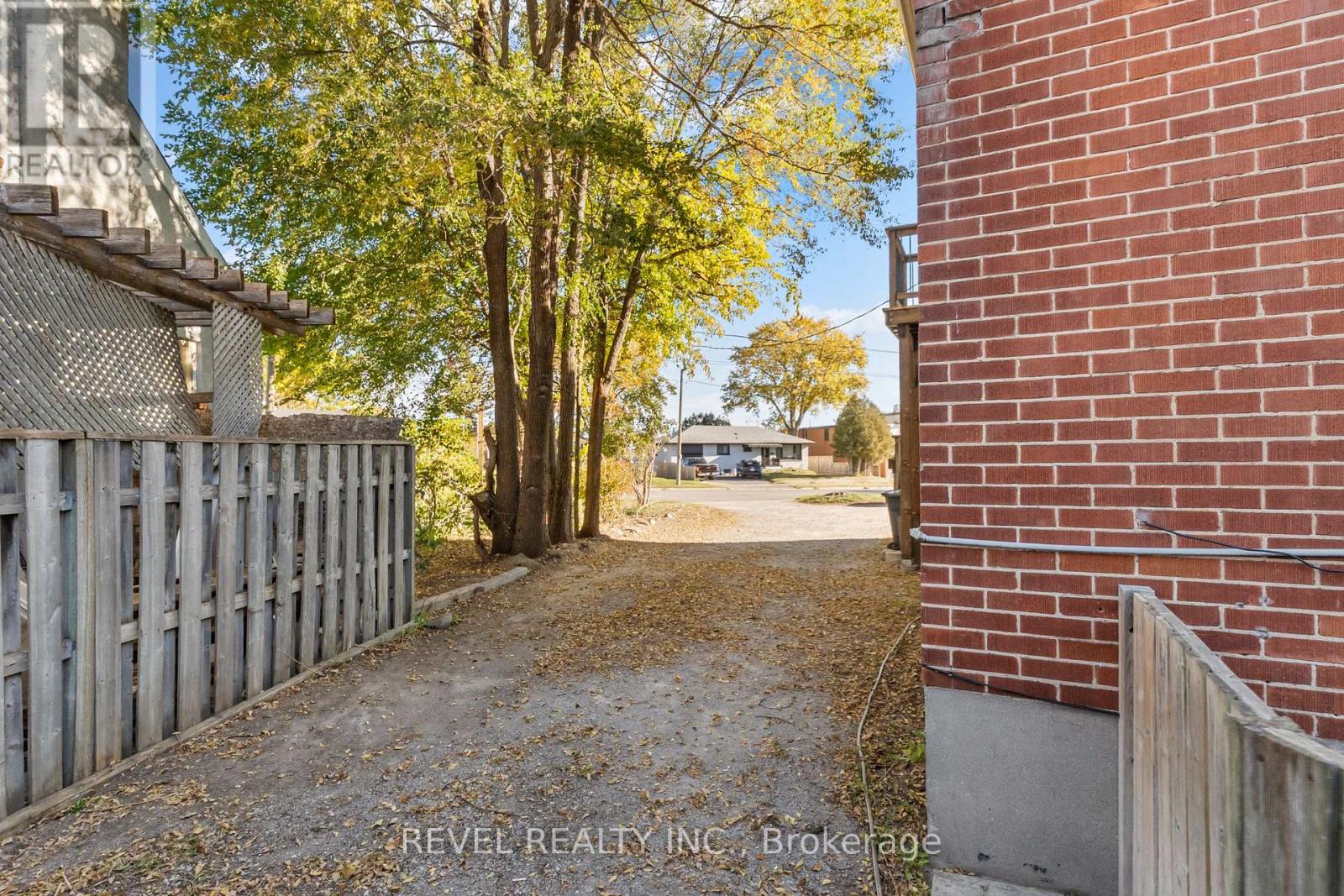 Unit 2- 1100 Simcoe Street South, Oshawa, ON photo 35