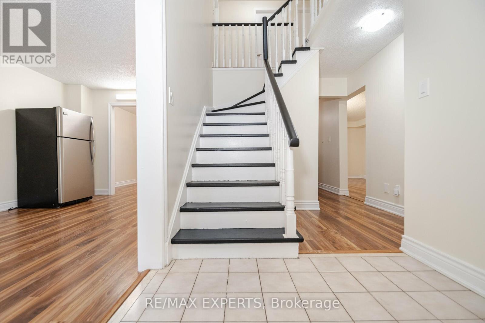 42 Quance Street, Barrie photo 22