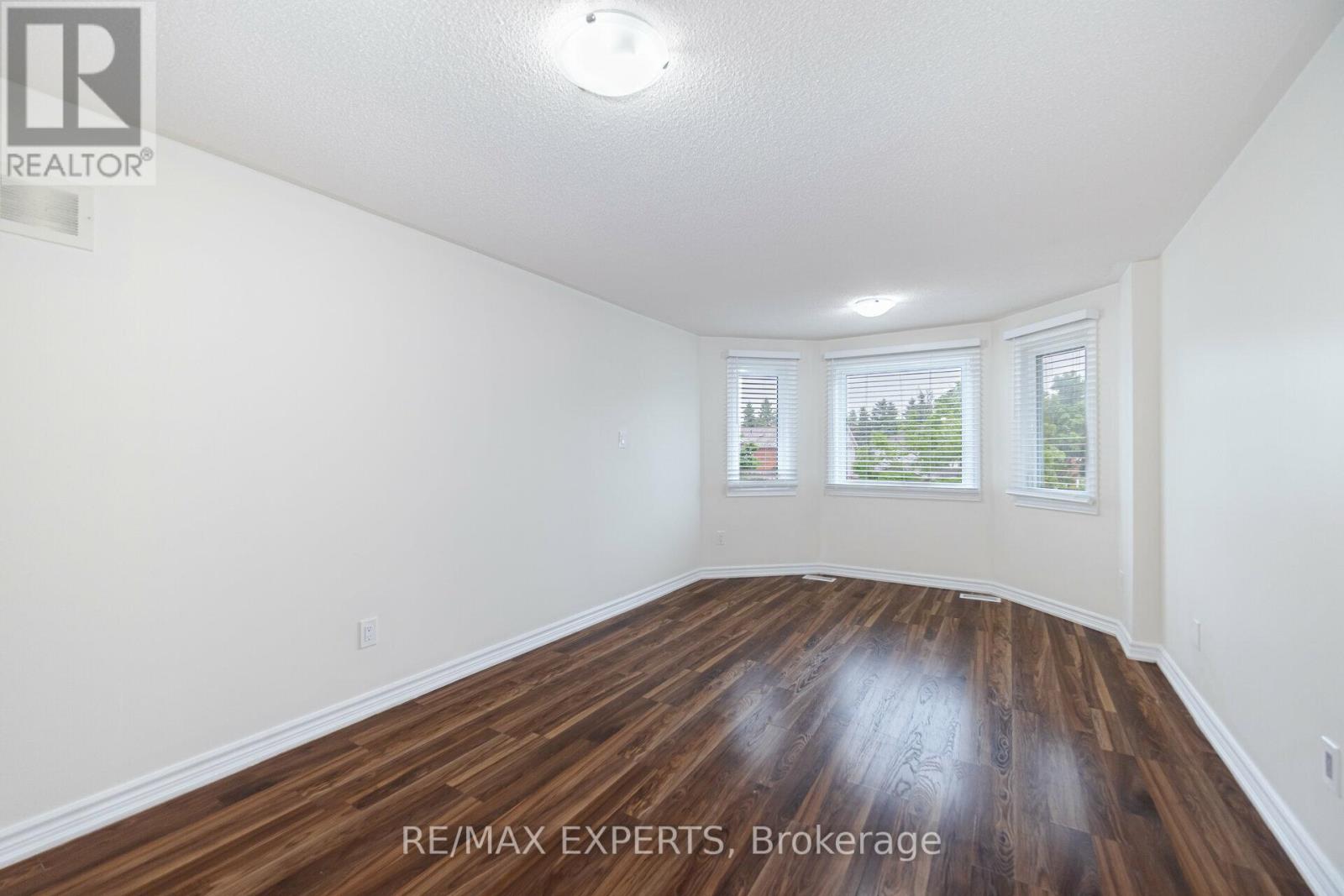 42 Quance Street, Barrie photo 25