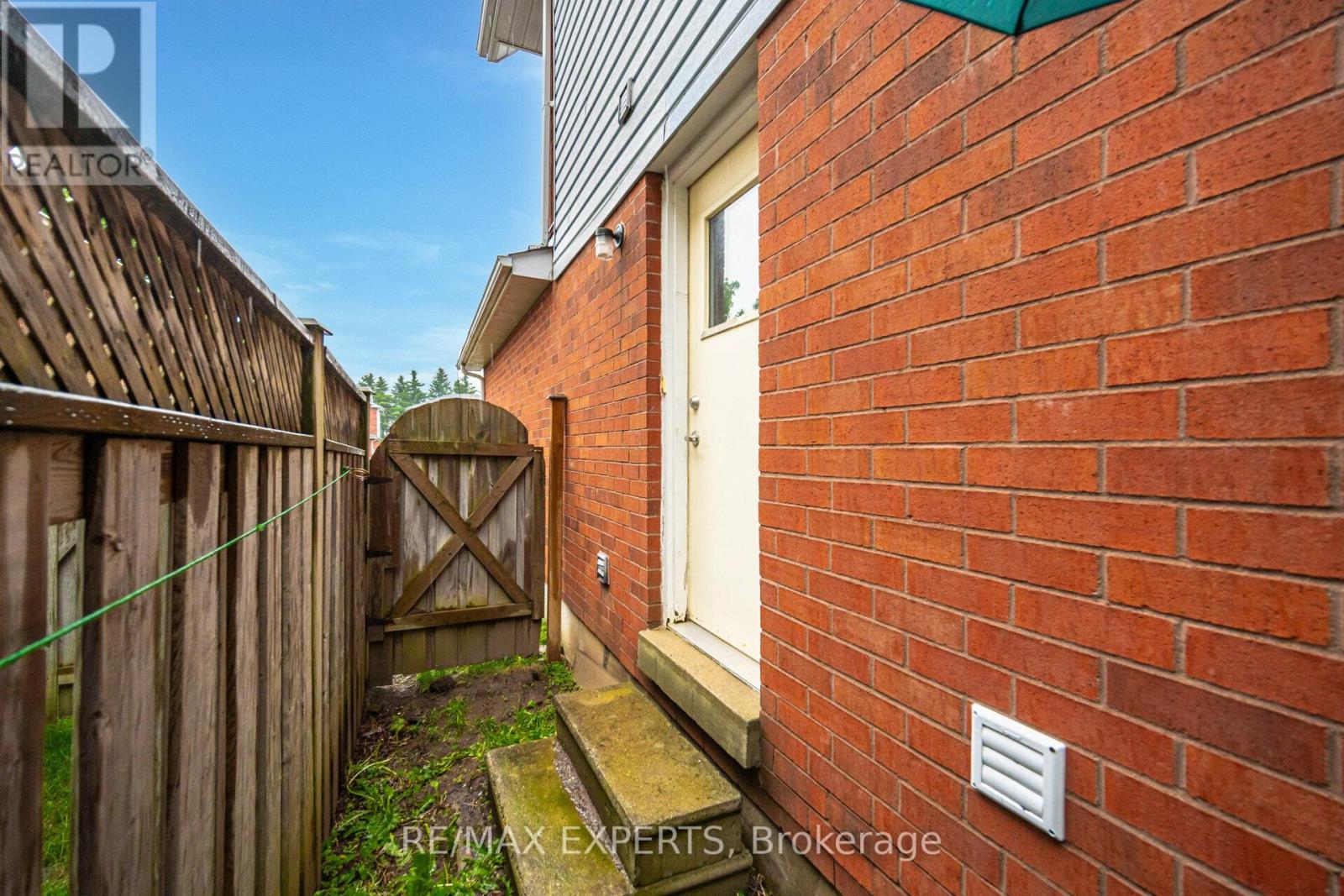 42 Quance Street, Barrie photo 37
