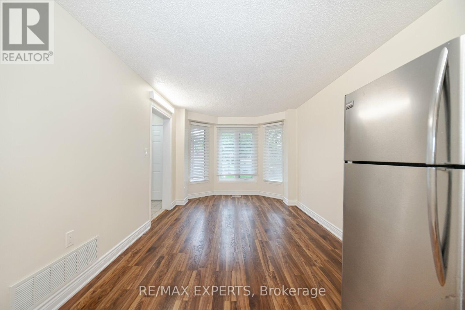 42 Quance Street, Barrie photo 8