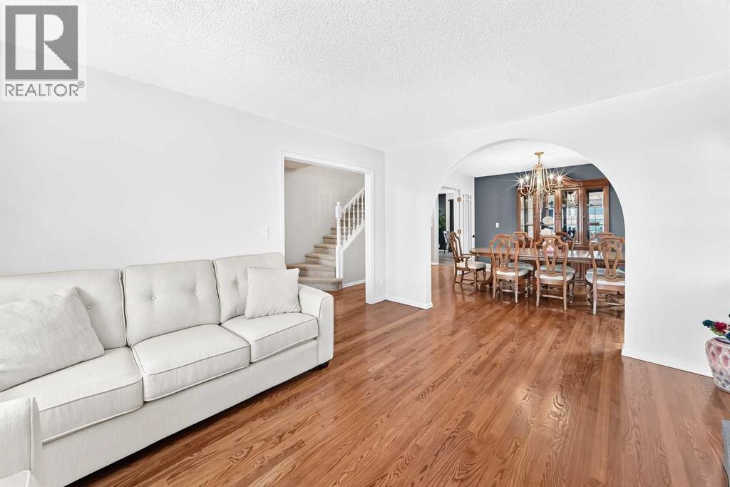 104 Christie Knoll Heights SW, Calgary — photo 4