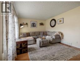 2219 14 Street, Coaldale — photo 5