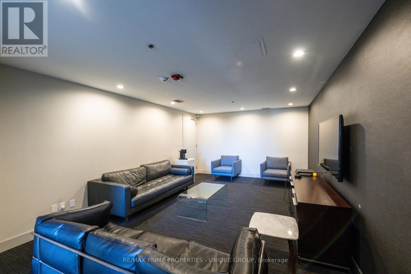 #412 377 MADISON AVENUE - 33