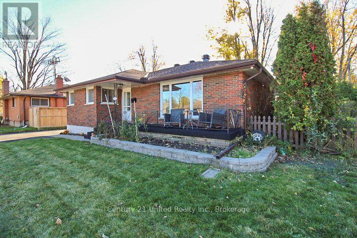 851 TIMOTHY STREET, Peterborough (Northcrest Ward 5) — photo 2