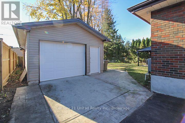 851 TIMOTHY STREET, Peterborough (Northcrest Ward 5) — photo 3