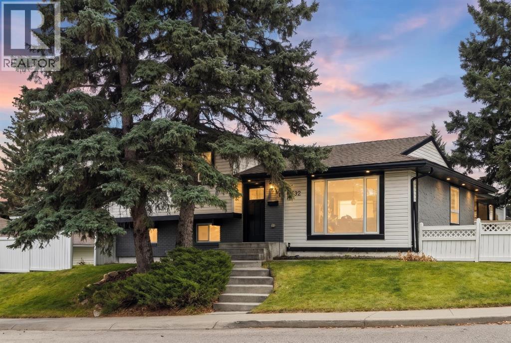 10532 Oakmoor Way SW, Calgary