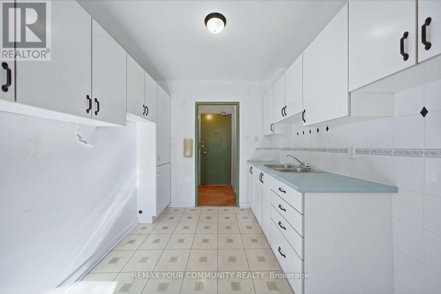 #12 8 KINSDALE BOULEVARD - 14