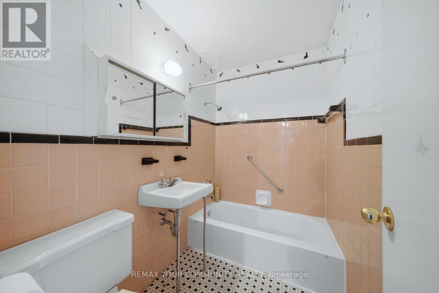 #12 8 KINSDALE BOULEVARD - 21