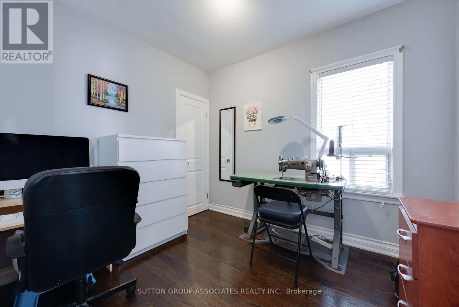 26 LIVINGSTONE AVENUE - 12
