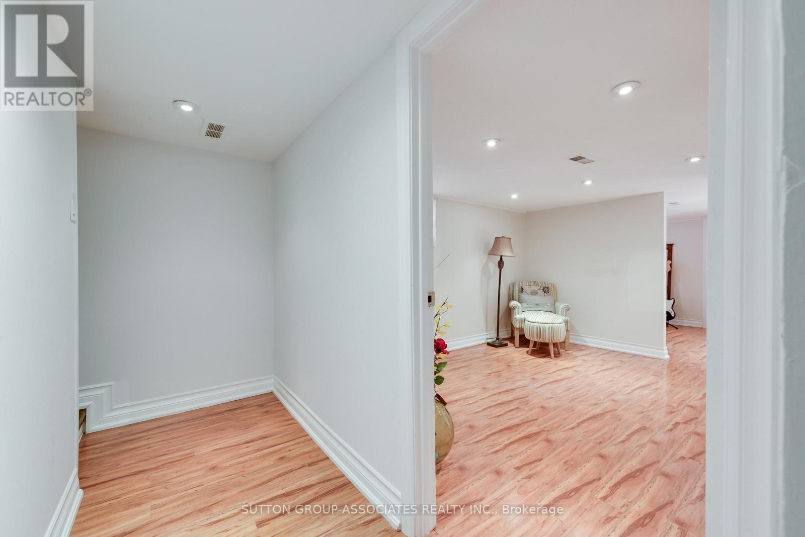 26 LIVINGSTONE AVENUE - 16