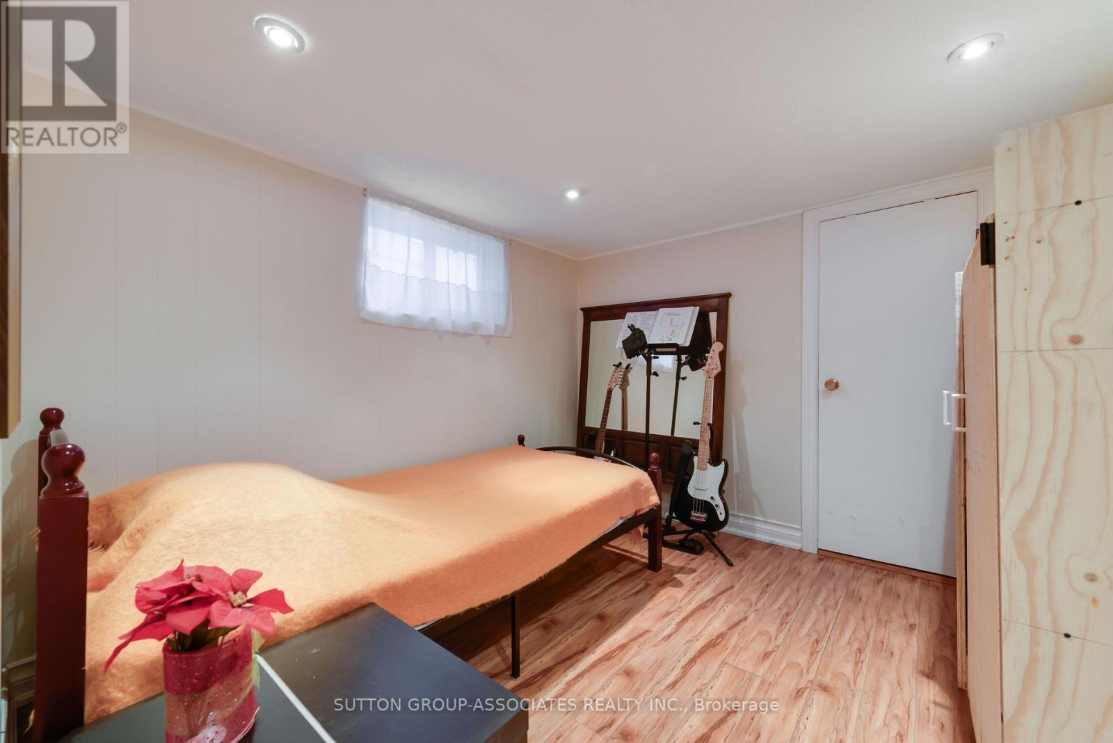 26 LIVINGSTONE AVENUE - 21