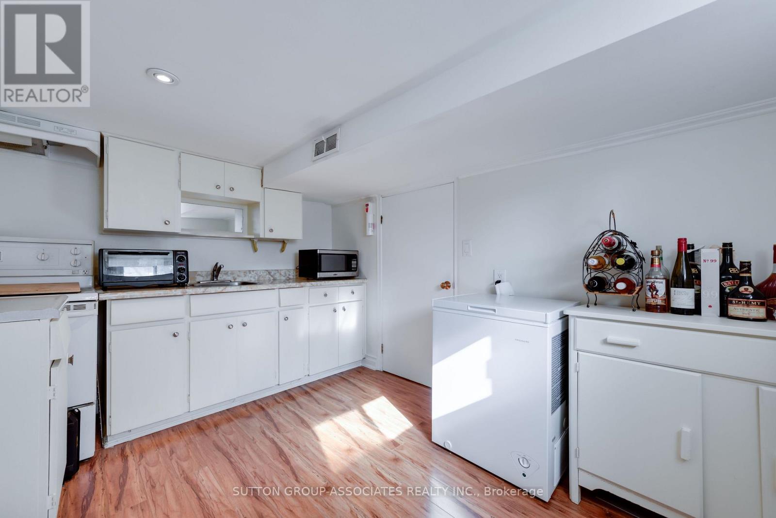 26 LIVINGSTONE AVENUE - 23