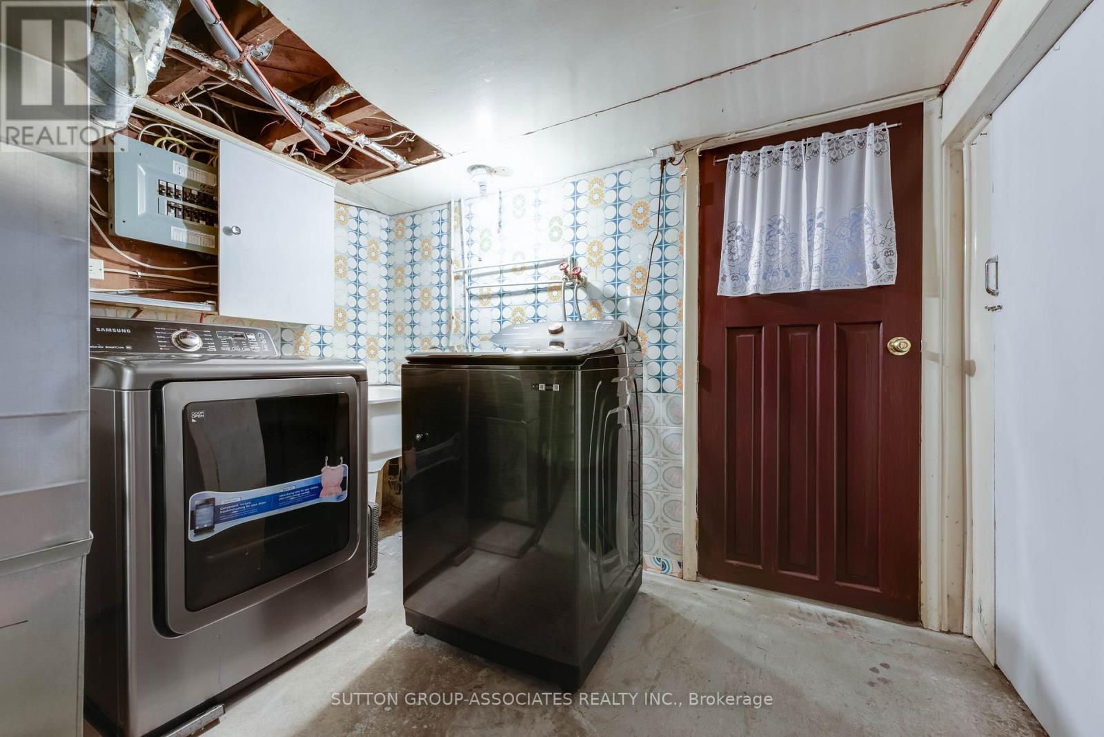 26 LIVINGSTONE AVENUE - 24