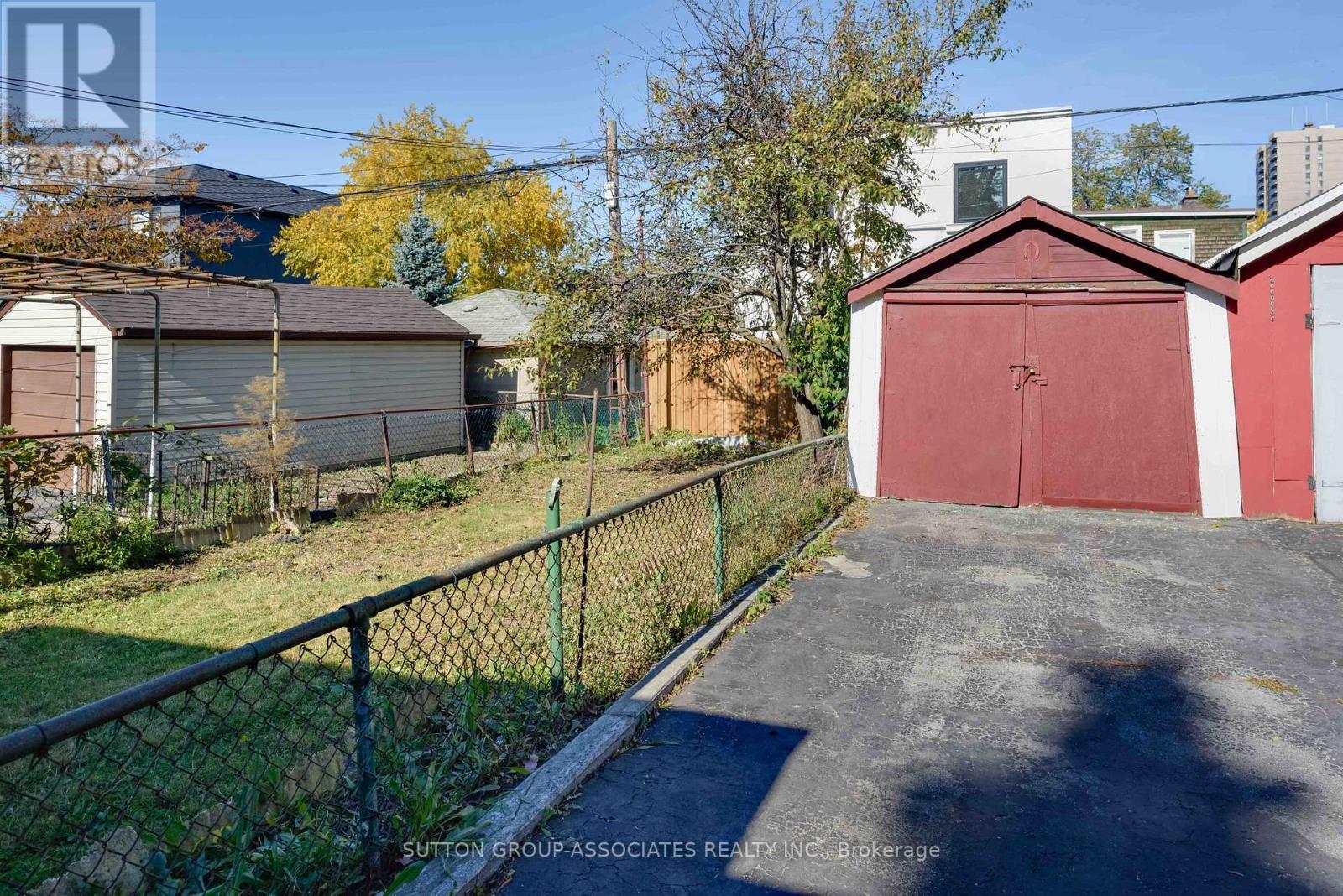 26 LIVINGSTONE AVENUE - 27