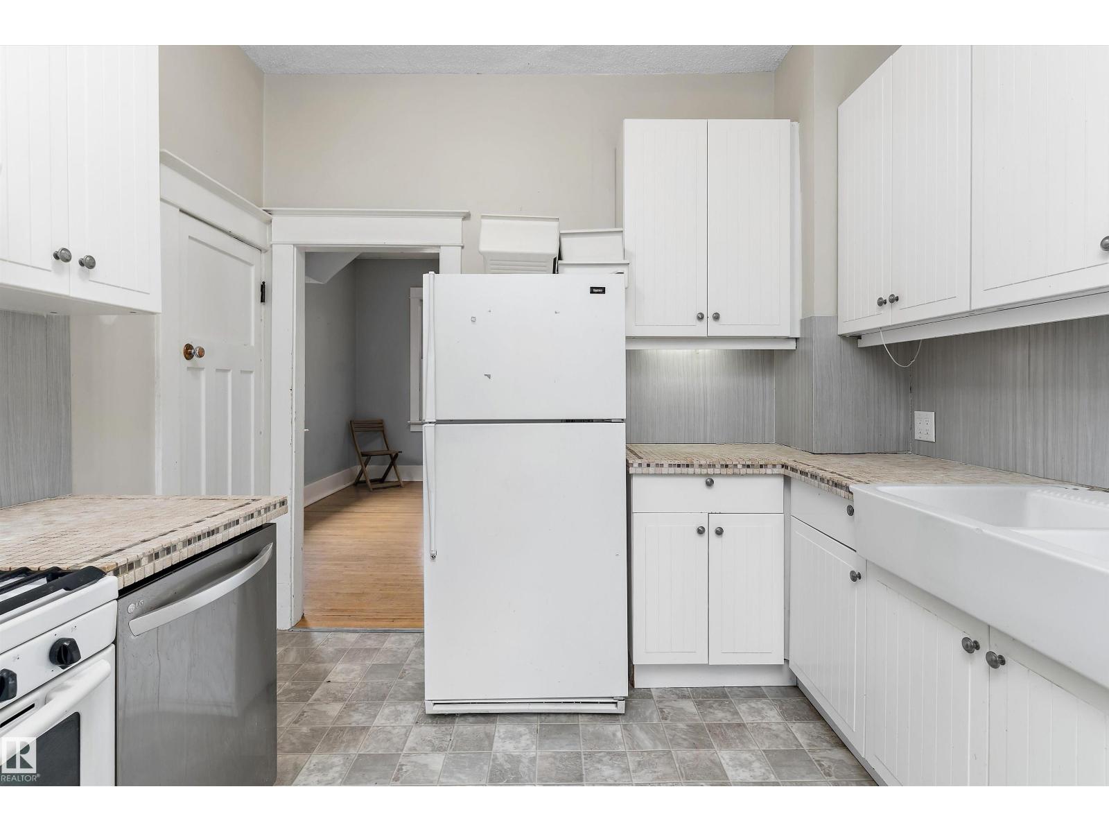 10817 74 AV NW, Edmonton — photo 12