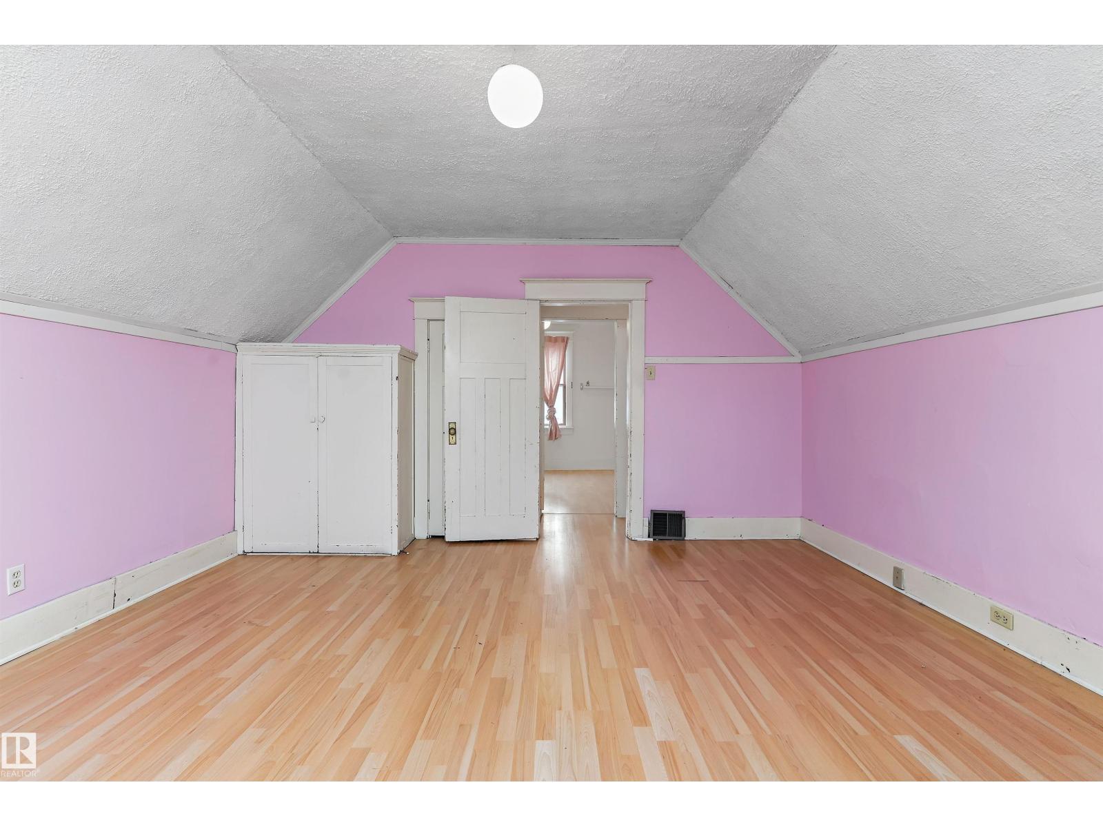10817 74 AV NW, Edmonton — photo 20