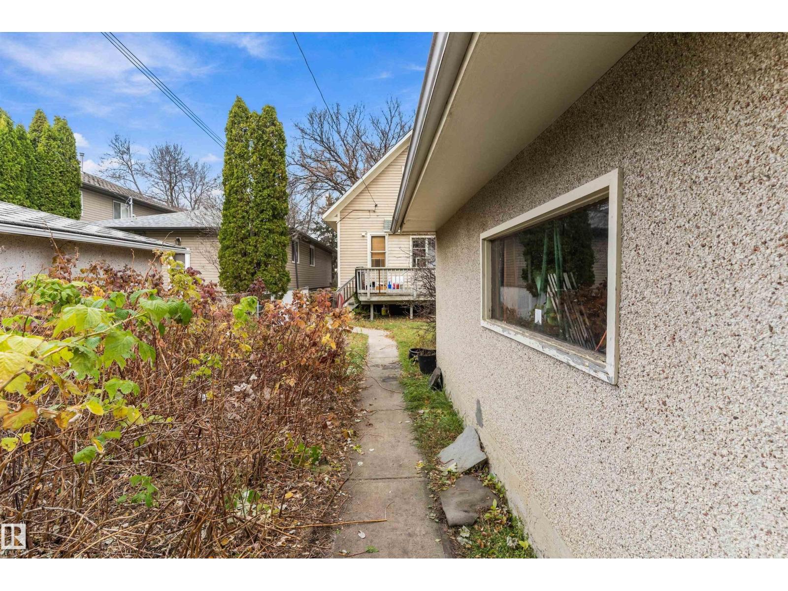 10817 74 AV NW, Edmonton — photo 25