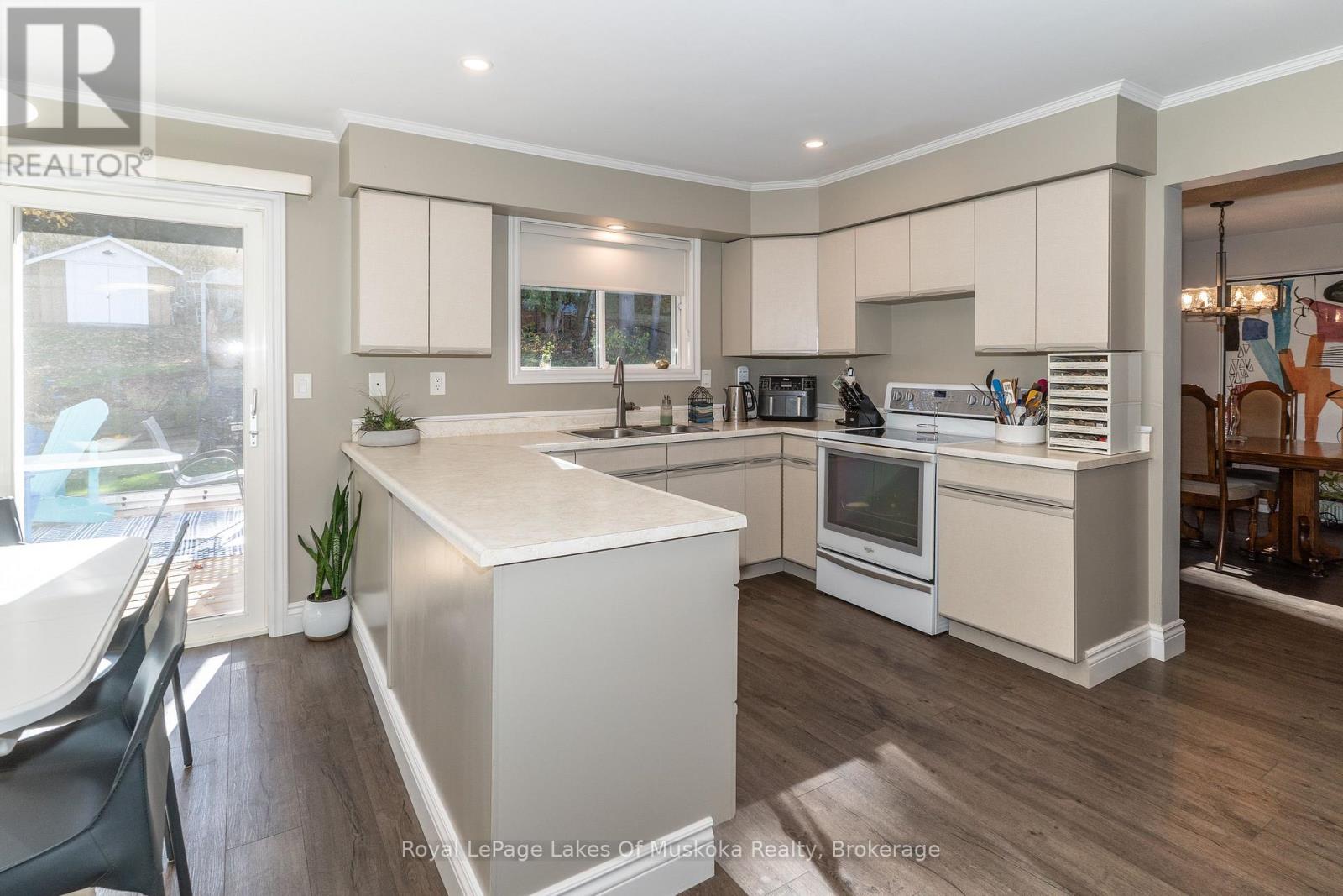 135 DOUGLAS STREET - 11