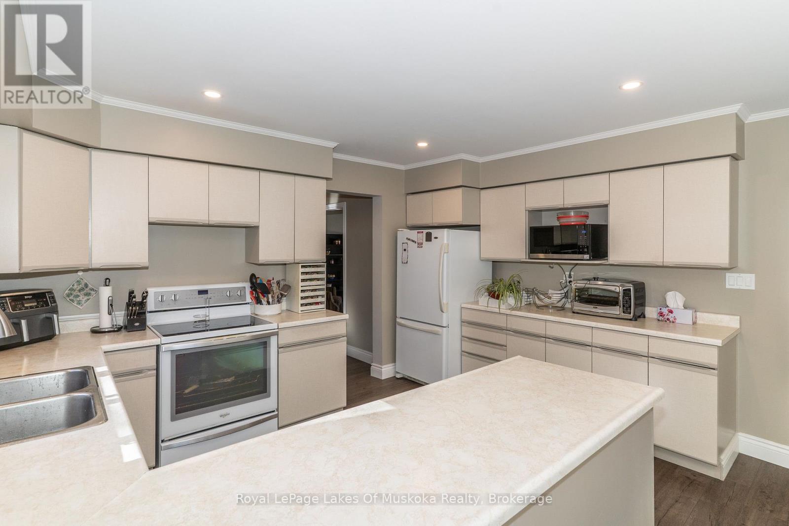 135 DOUGLAS STREET - 12