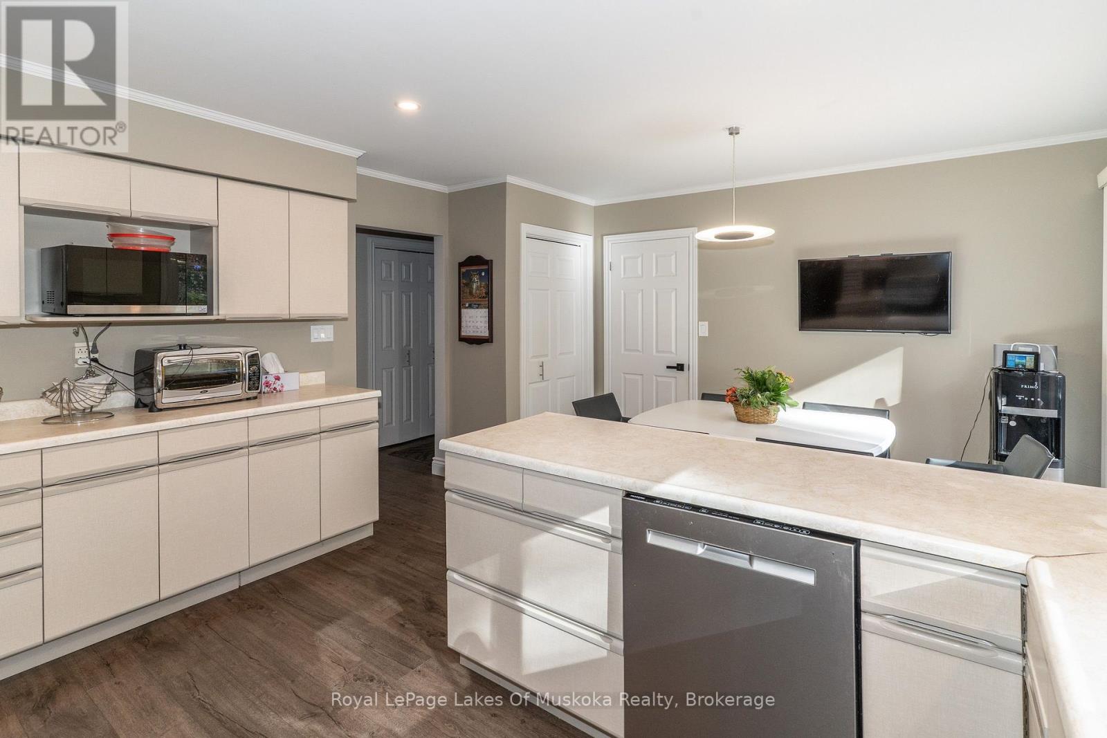 135 DOUGLAS STREET - 15
