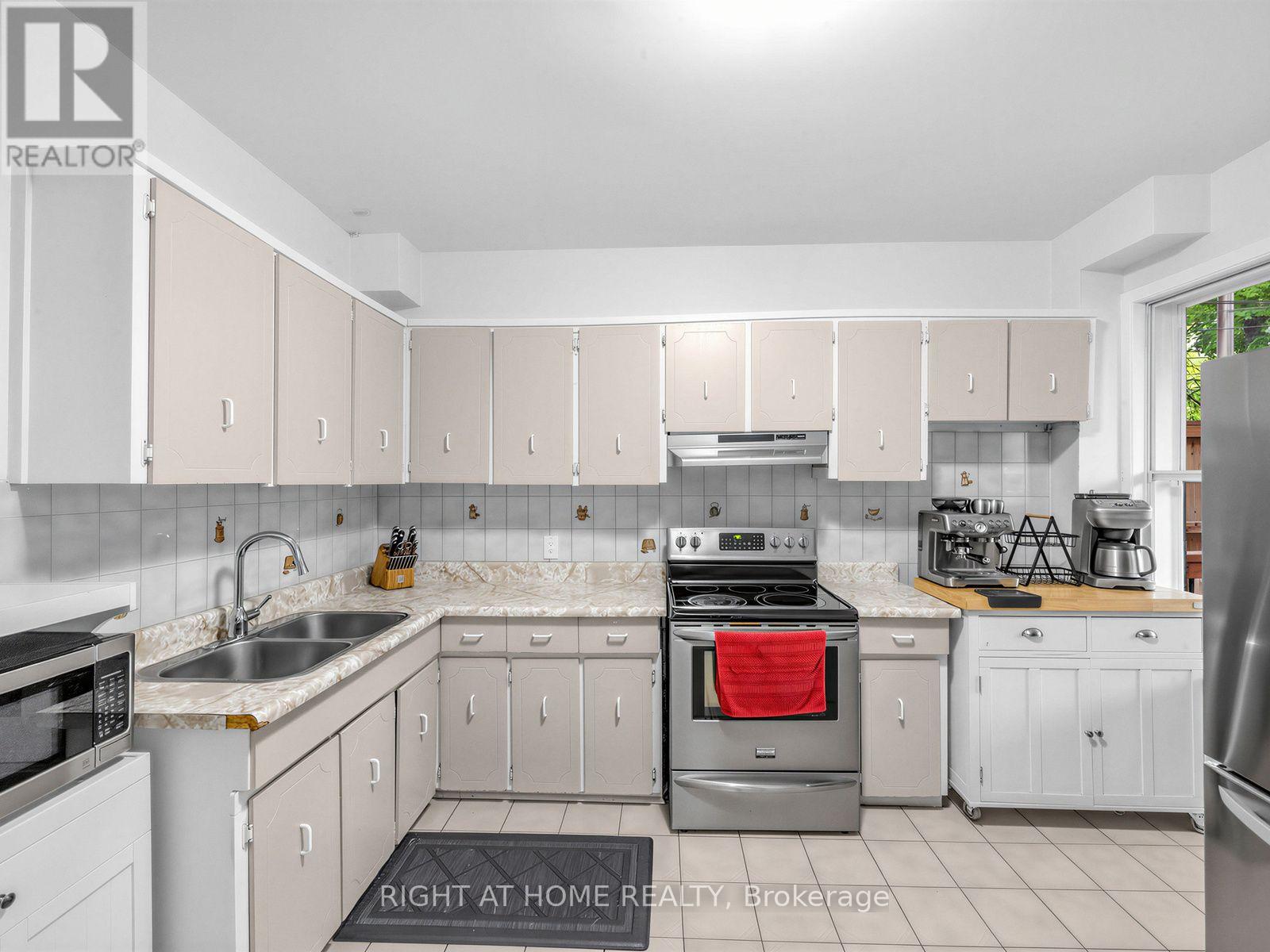81 SILVERTHORN AVENUE - 10