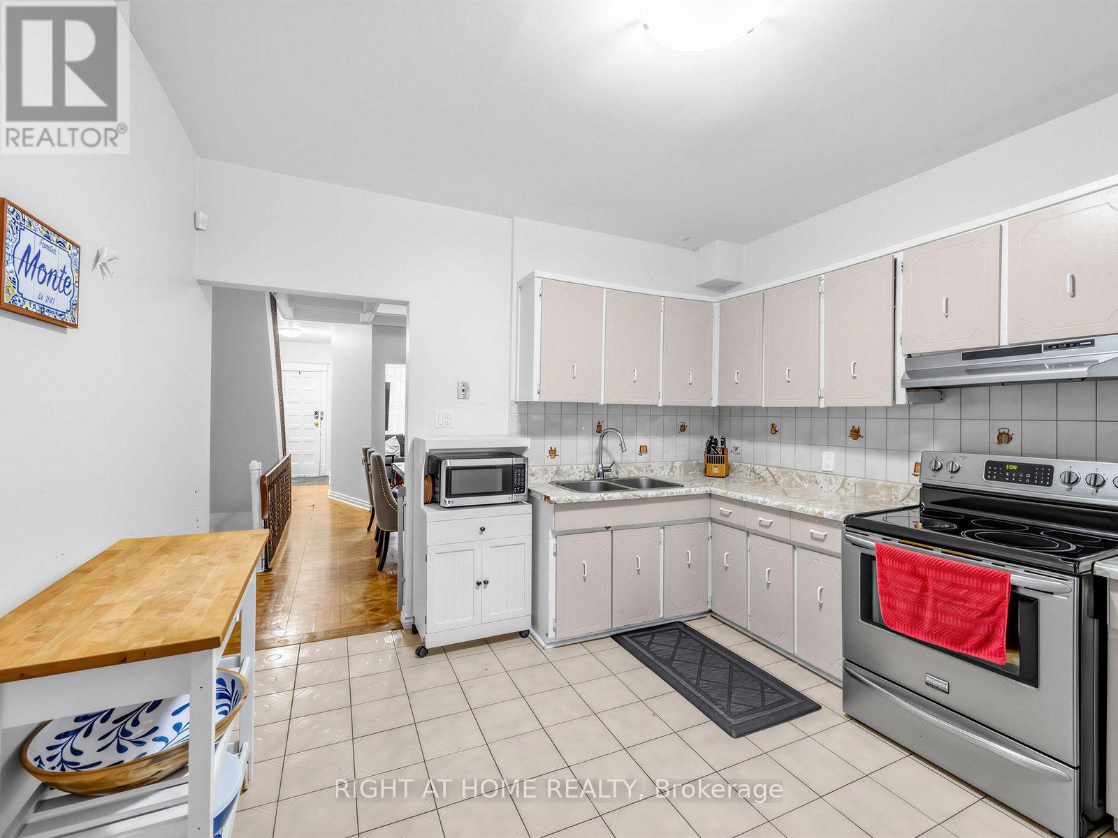 81 SILVERTHORN AVENUE - 11