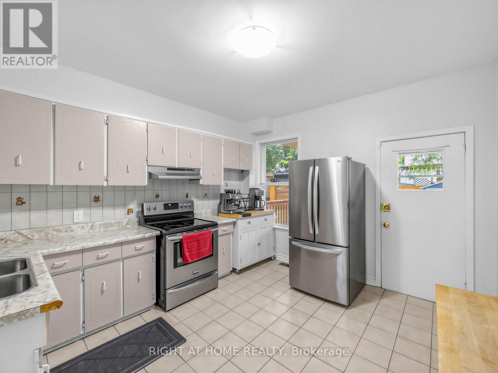 81 SILVERTHORN AVENUE - 9