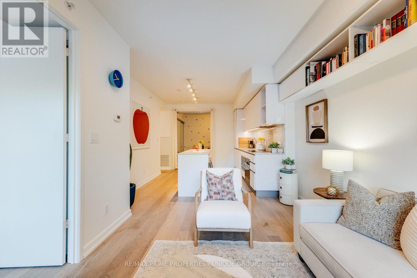#412 377 MADISON AVENUE - 5
