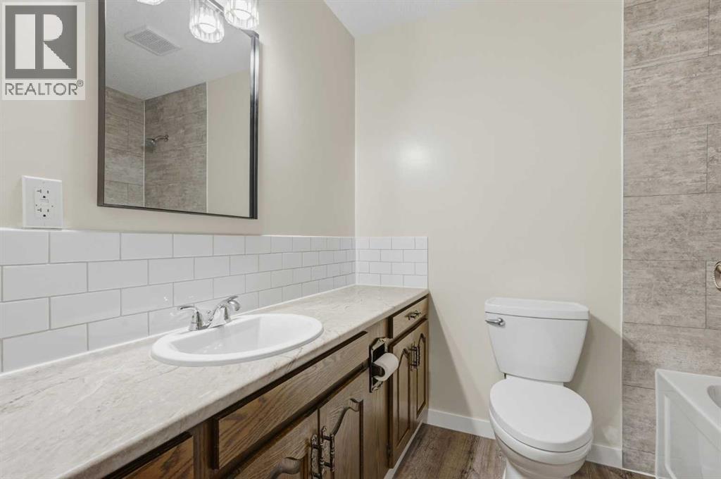 422 8 Street N, photo 12 of 39