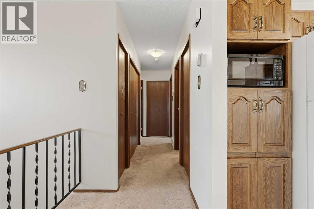 422 8 Street N, photo 11 of 39