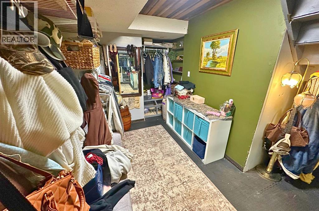 5011 47 Street, Mirror — photo 21
