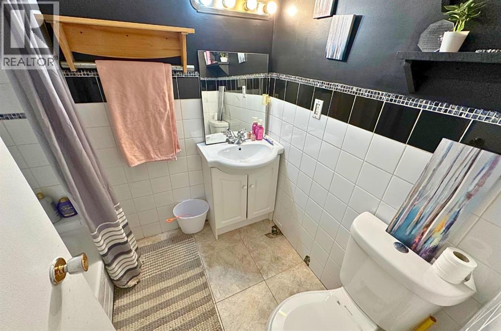5011 47 Street, Mirror — photo 27